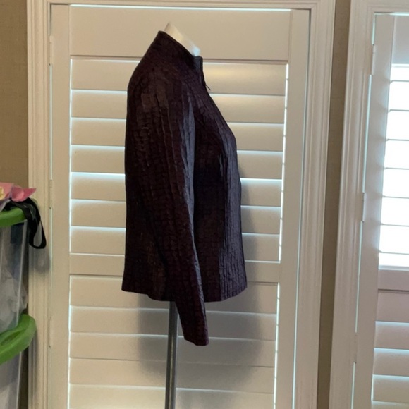 Black and Red Blazer with Tailored Silhouette and Stand-Up Collar - Picture 3 of 9